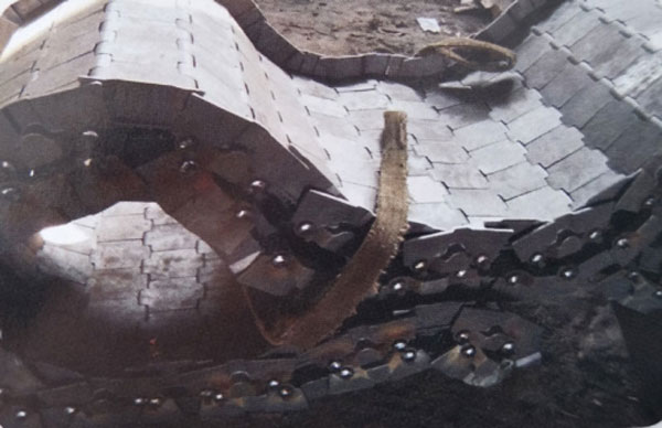 铸链板生产现场